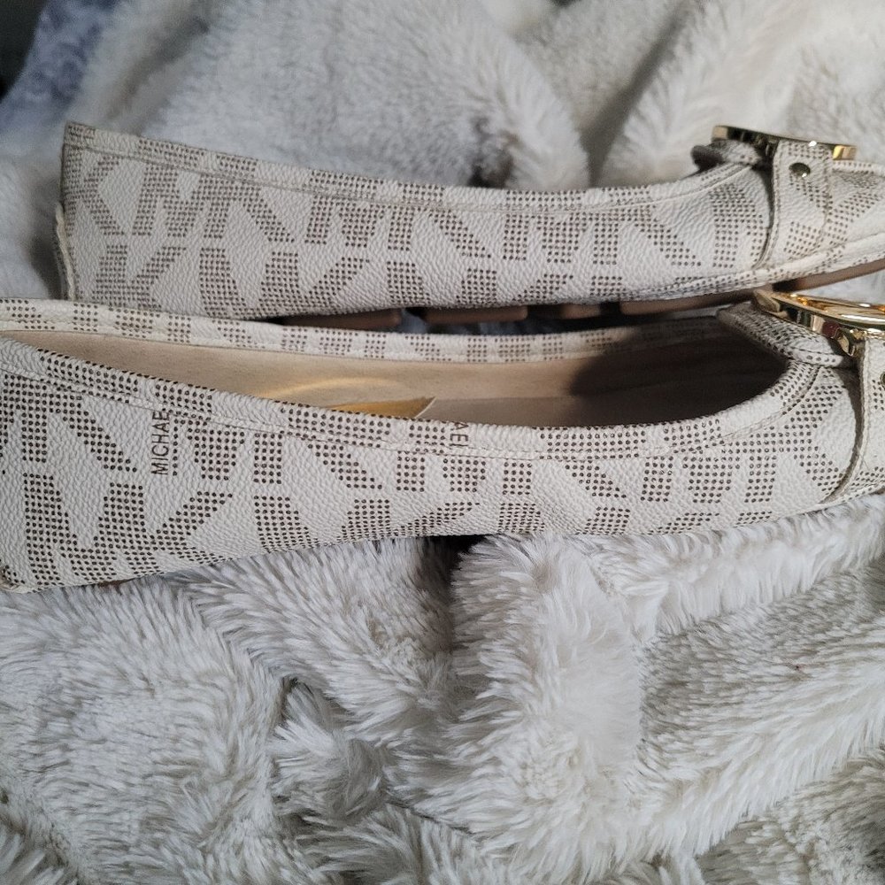 Authentic Michael Kors flats.